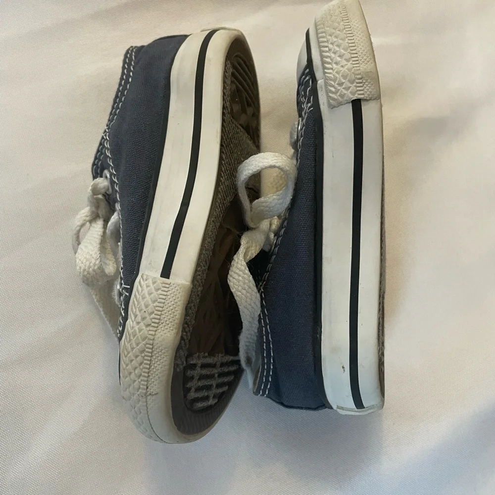 Converse All Star Kids Dark Blue Lace Up‎ Sneakers with White Accents, Size 4
